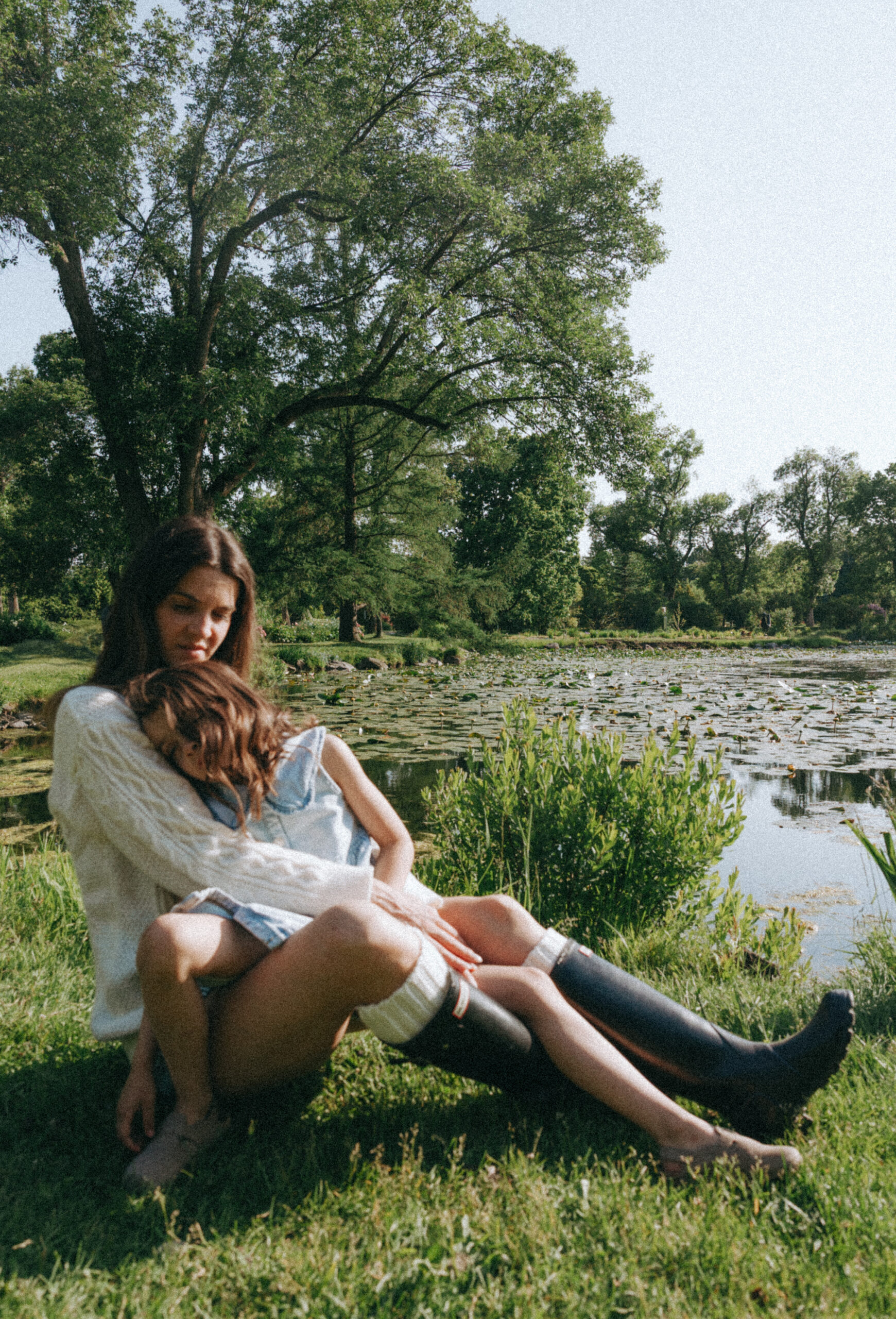 Afternoon family session in a park in Montreal
