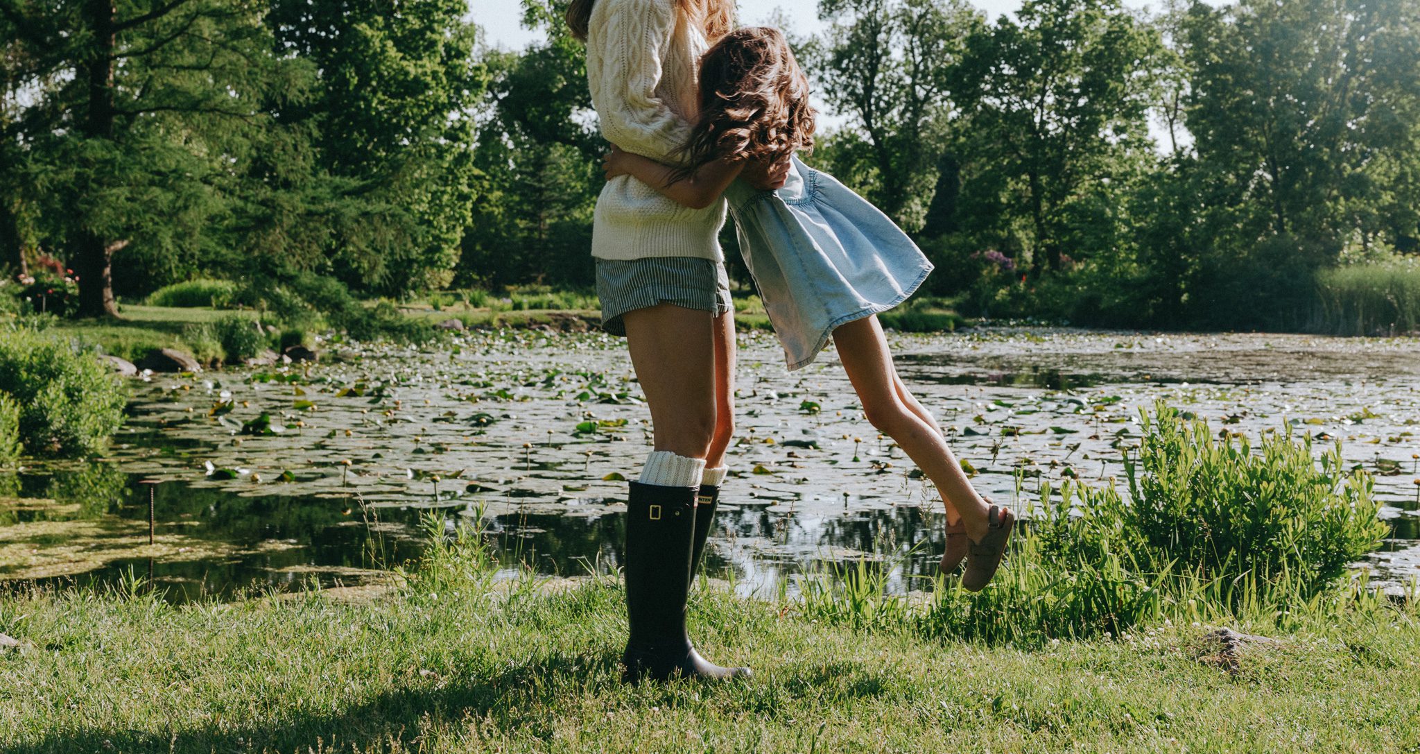 Mother and daughter family photo session at Jardin botanique de Montréal