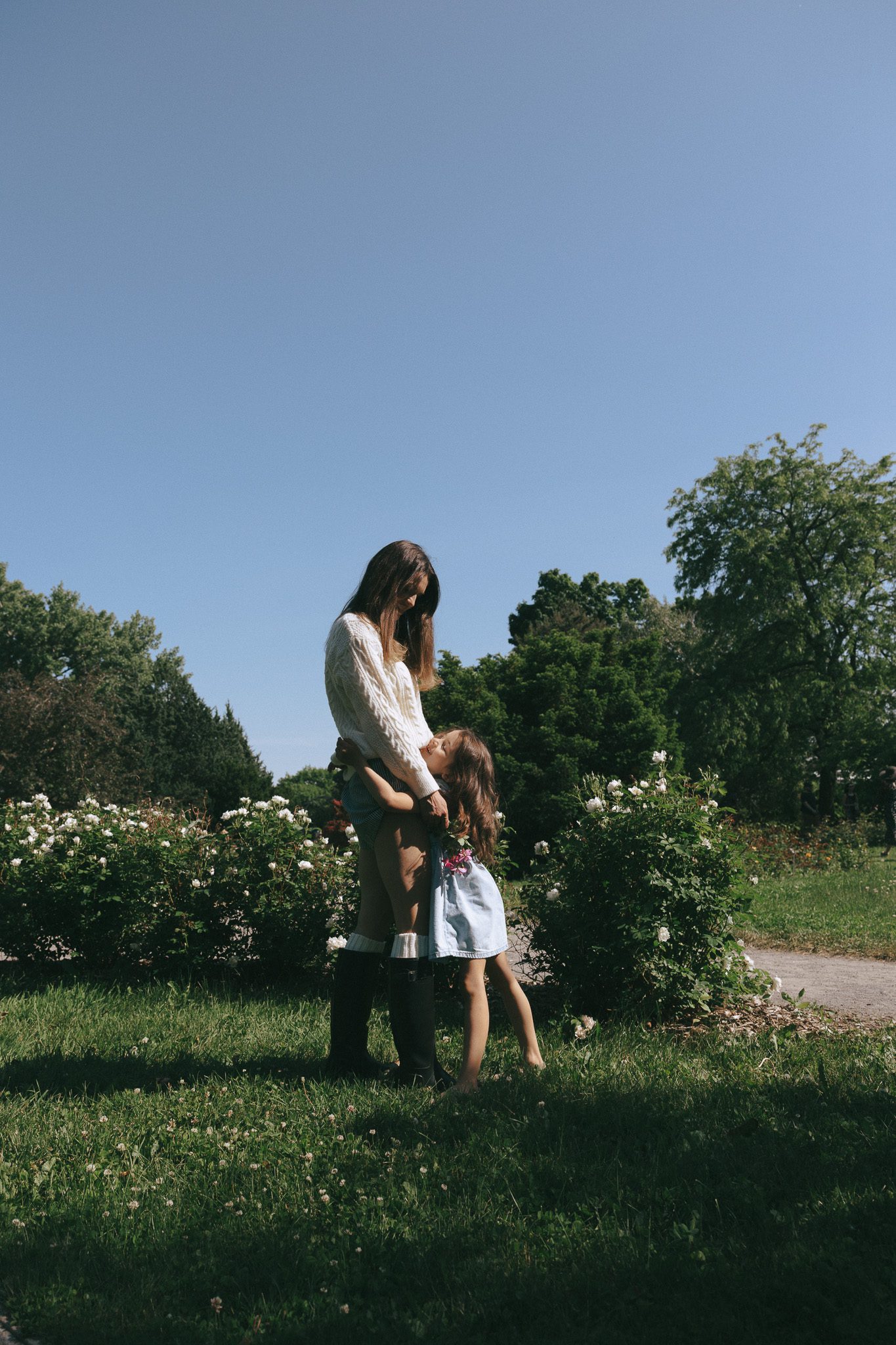 Mom and daughter hugging for a family session in Montreal, Canada