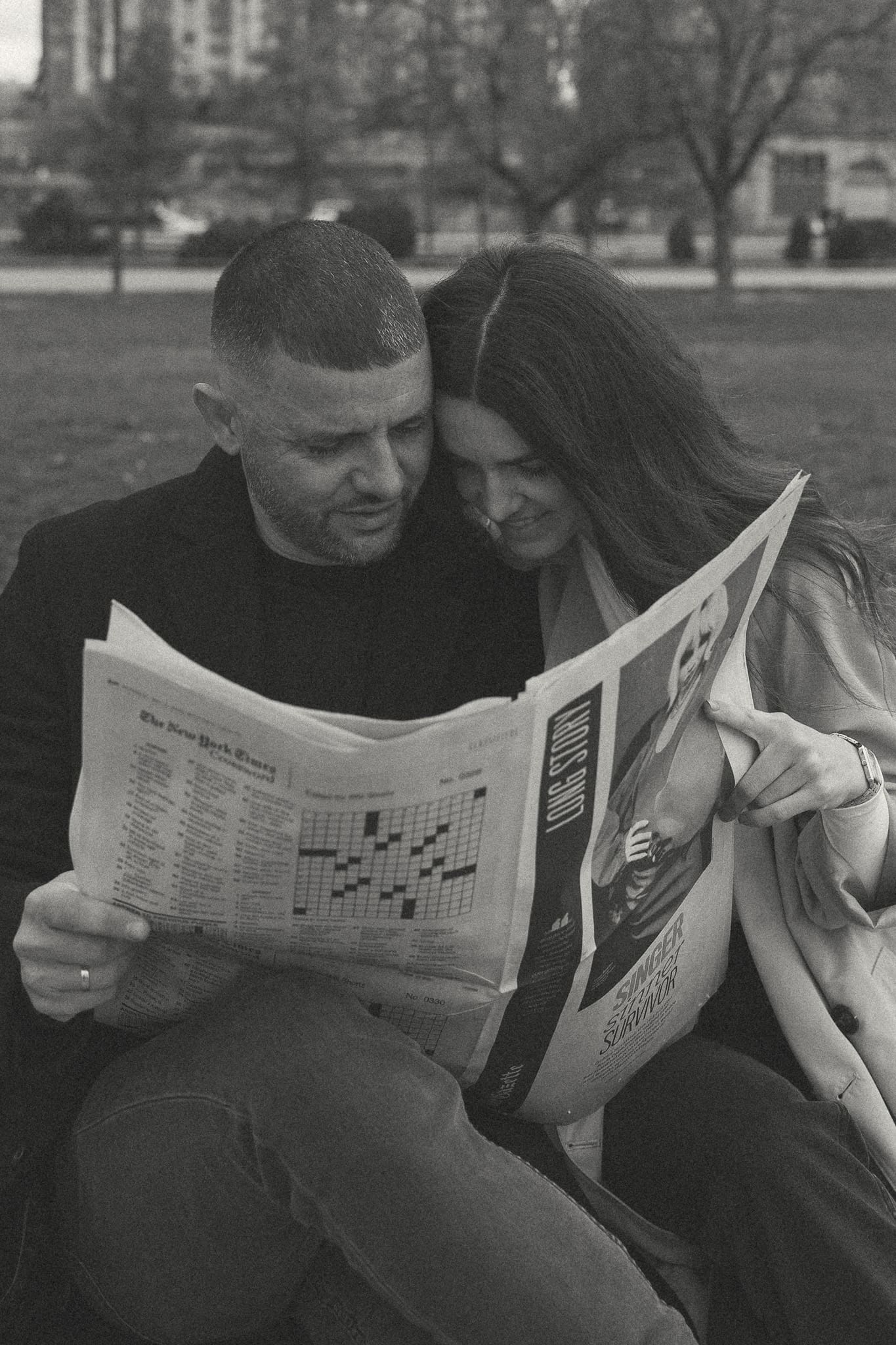 A couple reading the newspaper downtown Mtl 
